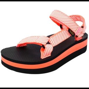 Teva universal platforms 9